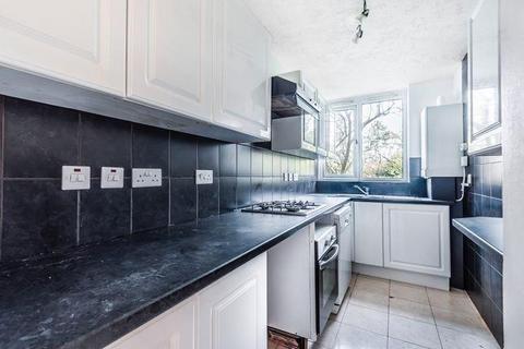 2 bedroom flat to rent, Ashbourne Close, Woodside park, North Finchley, London, N12 8SB