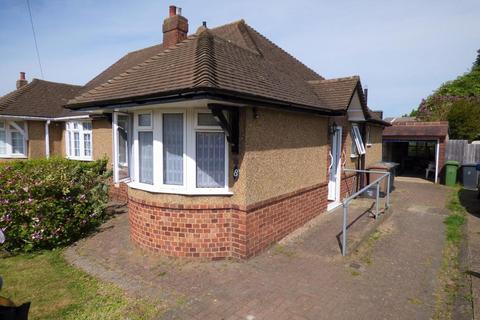 2 bedroom bungalow to rent, Poplars Close, Luton, LU2 8AE