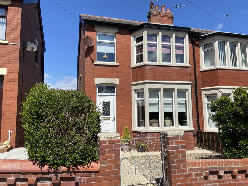 Brockway Avenue, Blackpool FY3 3 bed semidetached house £119,950