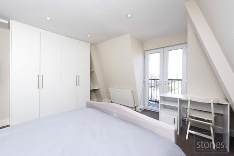 3 bedroom apartment to rent, Camden Road, London, N7