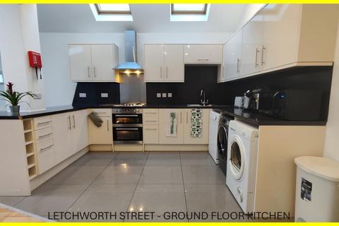 5 bedroom terraced house to rent, Letchworth Street, Tooting, SW17