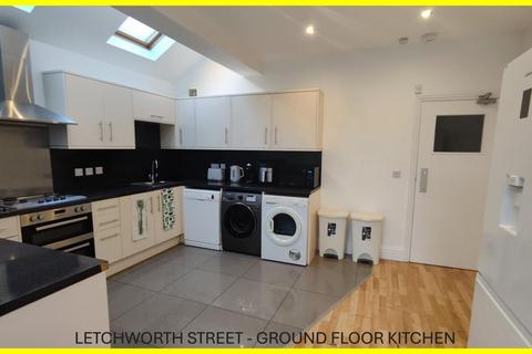 5 bedroom terraced house to rent, Letchworth Street, Tooting, SW17