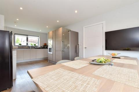 3 bedroom detached house for sale, Park View, Chigwell, Essex