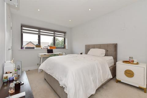 3 bedroom detached house for sale, Park View, Chigwell, Essex