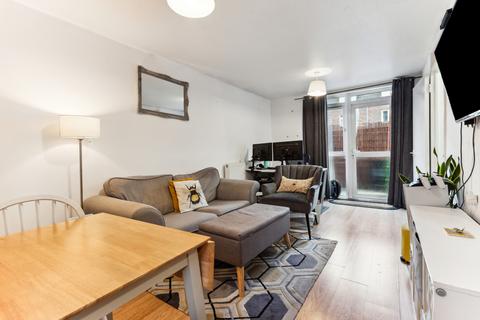 1 bedroom flat to rent, Coppock Close, London