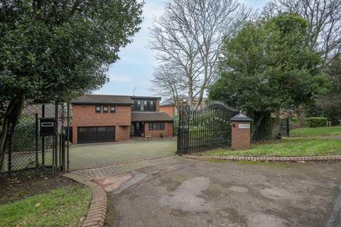 5 bedroom detached house to rent, Barnet Lane, Elstree