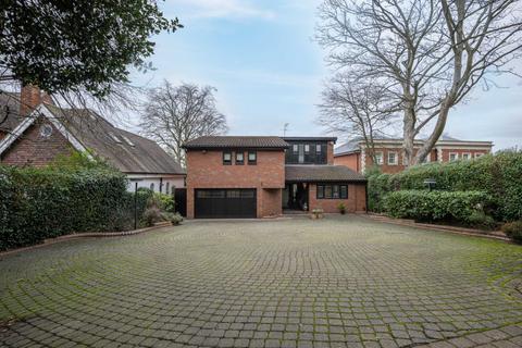 5 bedroom detached house to rent, Barnet Lane, Elstree