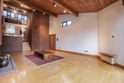 5 bedroom detached house to rent, Barnet Lane, Elstree