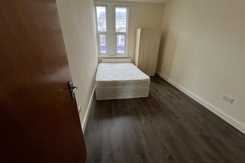 2 bedroom flat to rent, Church Lane, Leytonstone