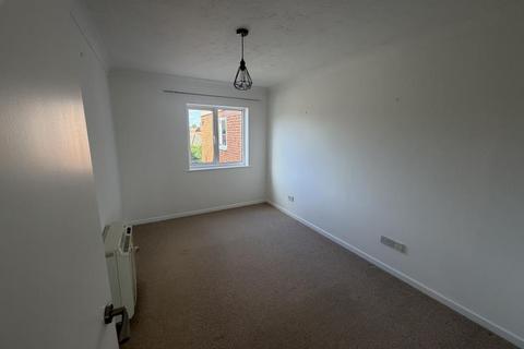 1 bedroom flat to rent, Shamrock House, Weymouth Close, Clacton on Sea, Essex, CO15 1XW