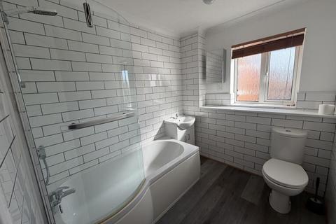 1 bedroom flat to rent, Shamrock House, Weymouth Close, Clacton on Sea, Essex, CO15 1XW