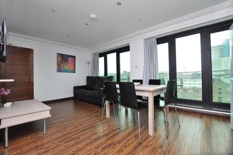 3 bedroom flat to rent, Commercial Road, London E1