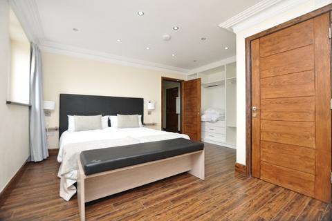 3 bedroom flat to rent, Commercial Road, London E1