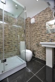 3 bedroom flat to rent, Commercial Road, London E1