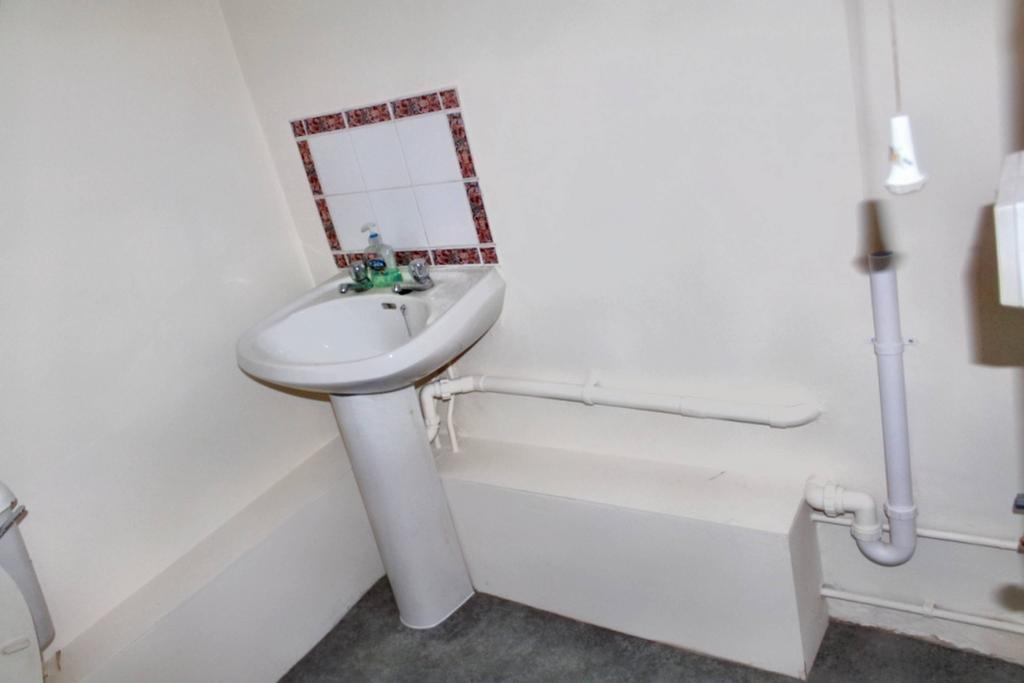 Toilet washbasin