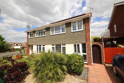 3 bedroom semi-detached house to rent, Golding Crescent, Stanford Le Hope, SS17