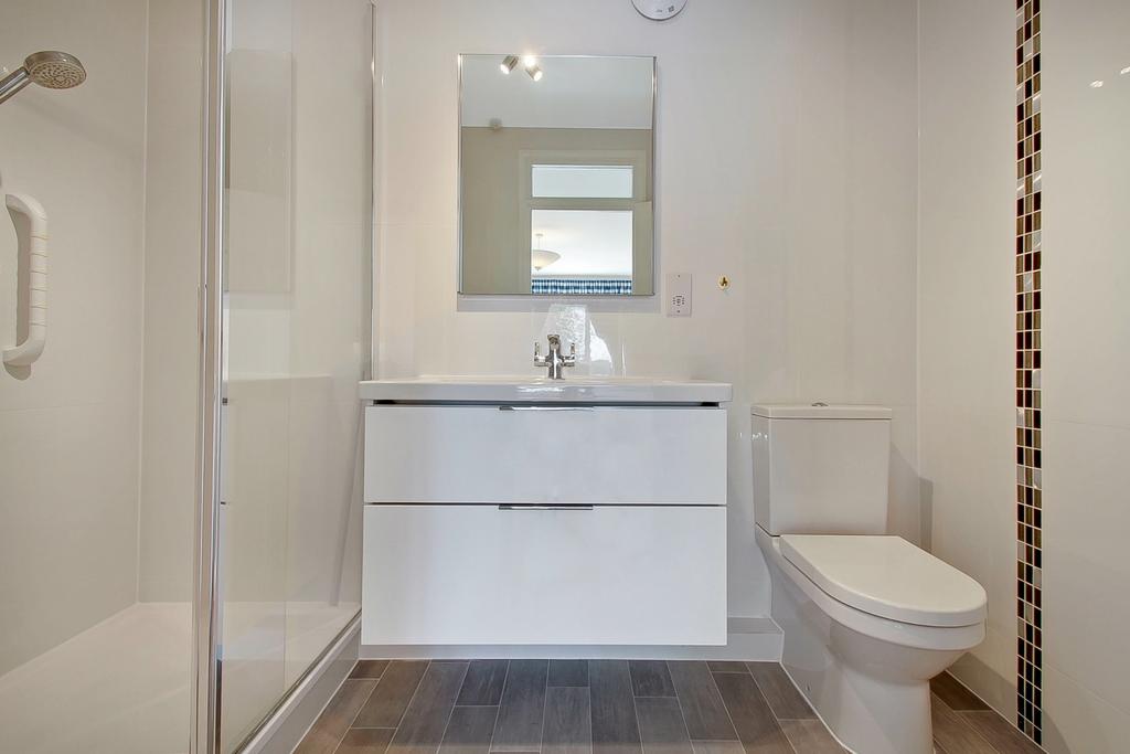 En-suite bathroom