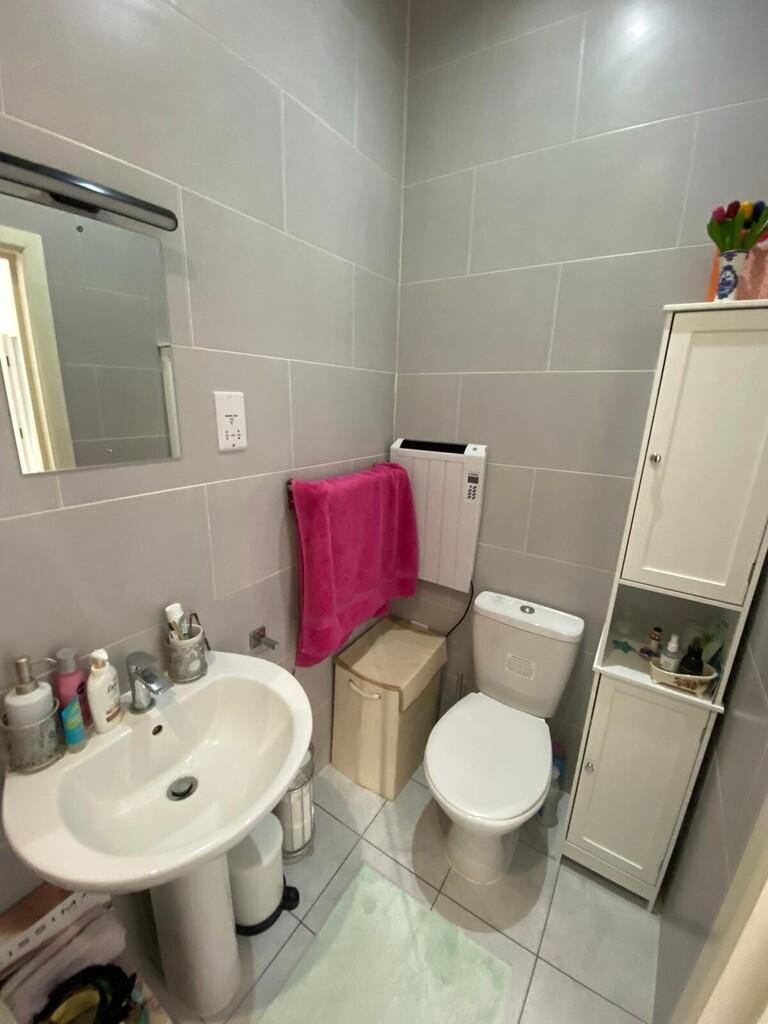 Studio w/c shower
