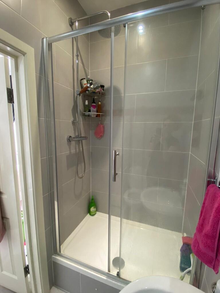 Studio w/c shower