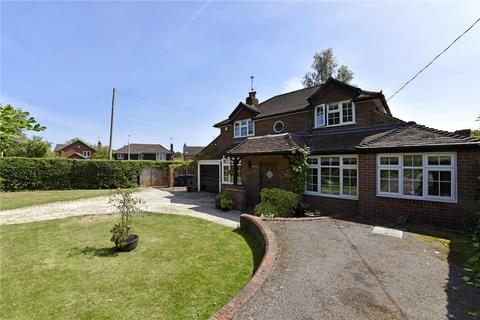 4 bedroom detached house to rent, Stanley Hill Avenue, Amersham, Buckinghamshire, HP7