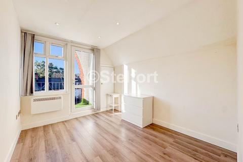 undefined, Archway Road, London, N6