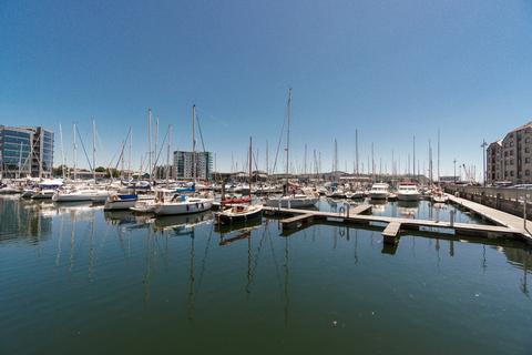 2 bedroom flat for sale, Astor Court, The Barbican, Plymouth