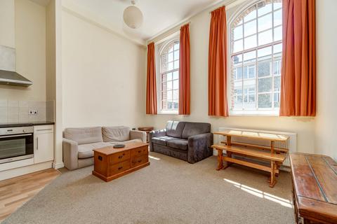 2 bedroom flat for sale, Astor Court, The Barbican, Plymouth