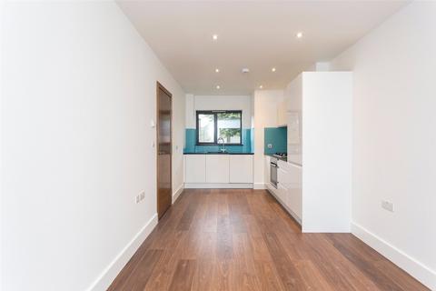 3 bedroom end of terrace house to rent, Belz Drive, London, N15