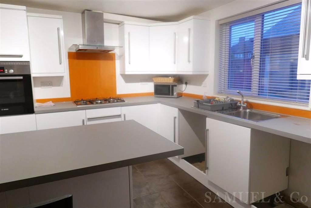 Hallam Street, West Bromwich 4 bed terraced house £800 pcm (£185 pw)