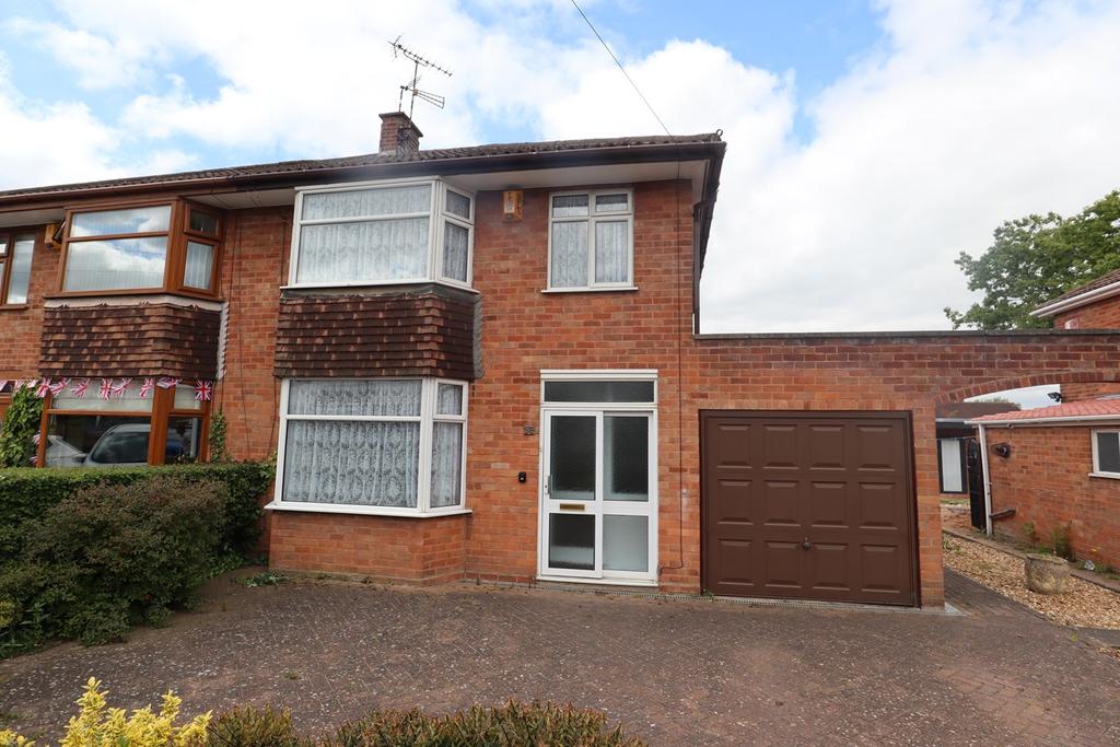 Roxburgh Road, Attleborough, Nuneaton, CV11 3 bed semidetached house
