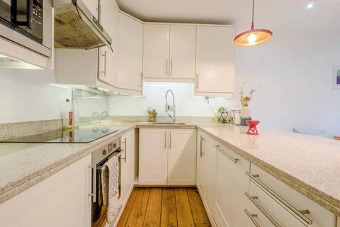 3 bedroom flat to rent, Grove Lane, Camberwell, London SE5