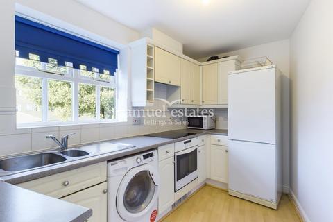 2 bedroom flat to rent, Macmillan Way, London, SW17