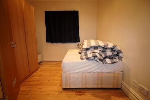 1 bedroom in a house share to rent, Church Street, Edmonton N9