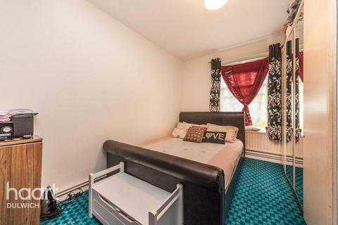 2 bedroom flat to rent, Bowling Green Street, London