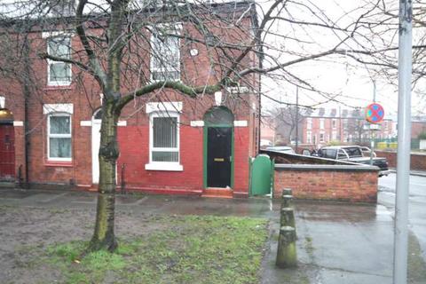 2 bedroom end of terrace house to rent, Church Street, Heaton Norris