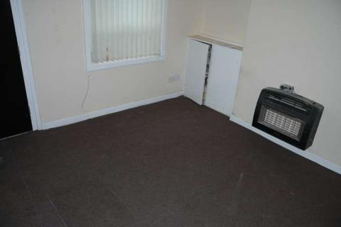 2 bedroom end of terrace house to rent, Church Street, Heaton Norris