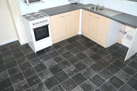 2 bedroom end of terrace house to rent, Church Street, Heaton Norris