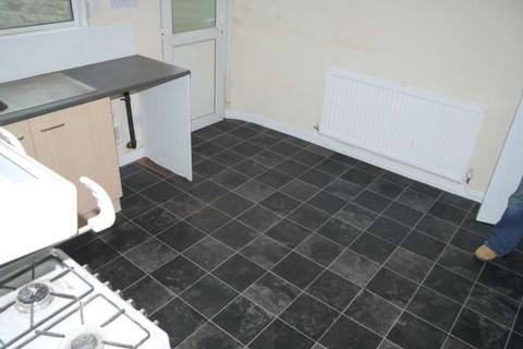 2 bedroom end of terrace house to rent, Church Street, Heaton Norris