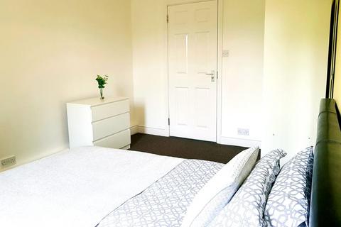 1 bedroom in a house share to rent - Aigburth Road, Liverpool