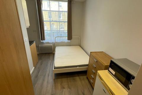 Studio to rent, Offord Road, Islington