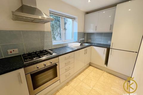 2 bedroom end of terrace house to rent, Highland Road, Southsea