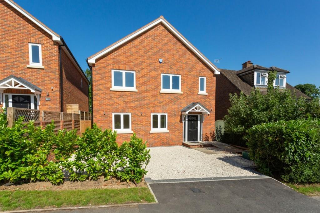 Little Chalfont 4 bed detached house to rent £3,750 pcm (£865 pw)