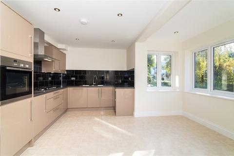 3 bedroom flat to rent, Fitzalan Road, Finchley Central, N3