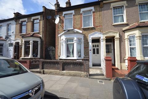 3 bedroom terraced house to rent, Francis Avenue, Ilford