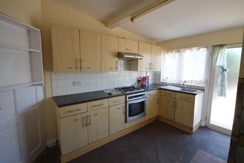 3 bedroom terraced house to rent, Francis Avenue, Ilford