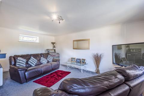 1 bedroom apartment for sale - Leaside Court, The Larches, Hillingdon, UB10