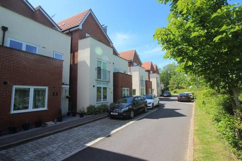 3 bedroom semi-detached house to rent, Carradine Crescent, Oxley Park