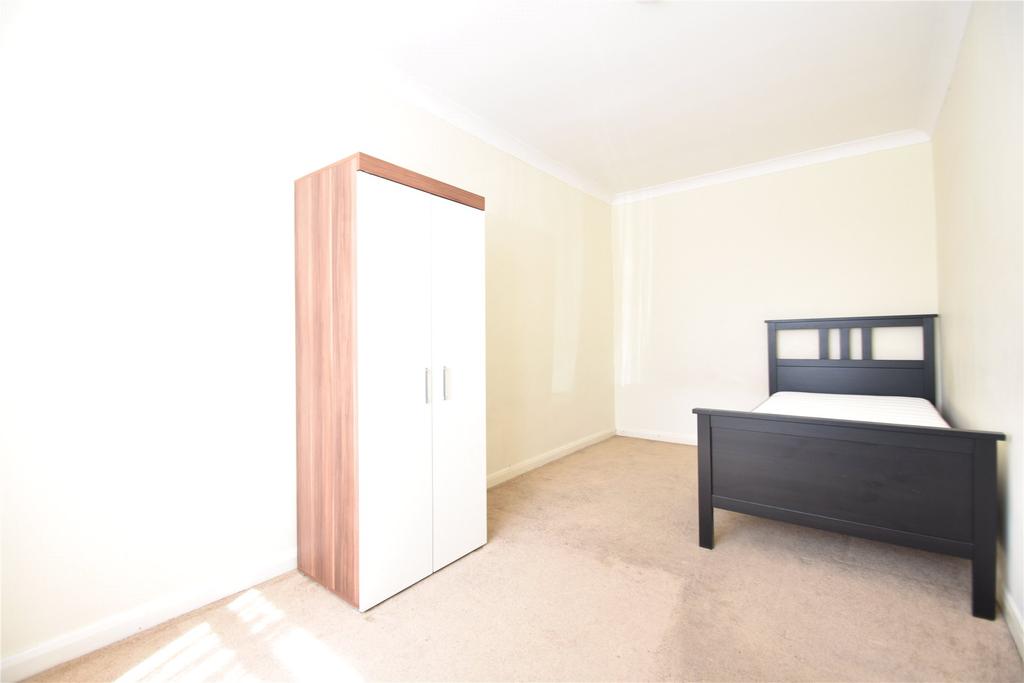 Laggan Road, Maidenhead, Berkshire, SL6 1 bed semidetached house £