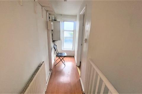 Studio to rent - Commercial Road, Limehouse
