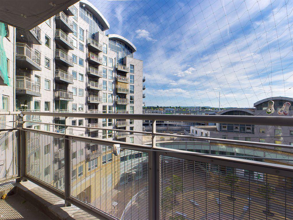 CROWN HEIGHTS, BASINGSTOKE 2 bed apartment £875 pcm (£202 pw)